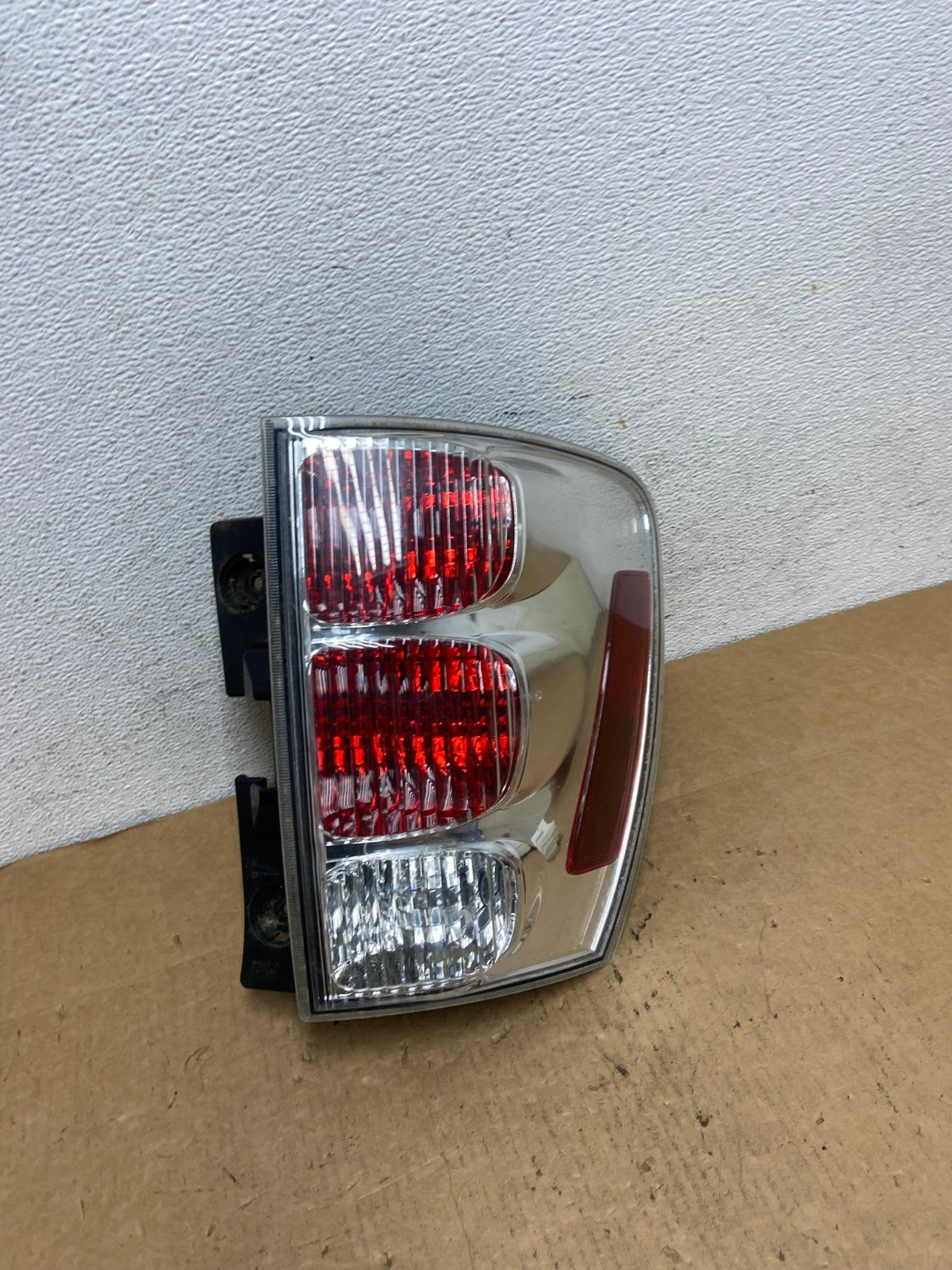 2005 to 2008 Chevrolet Equinox Right Passenger Rh Side Tail Light AD4688 LK2