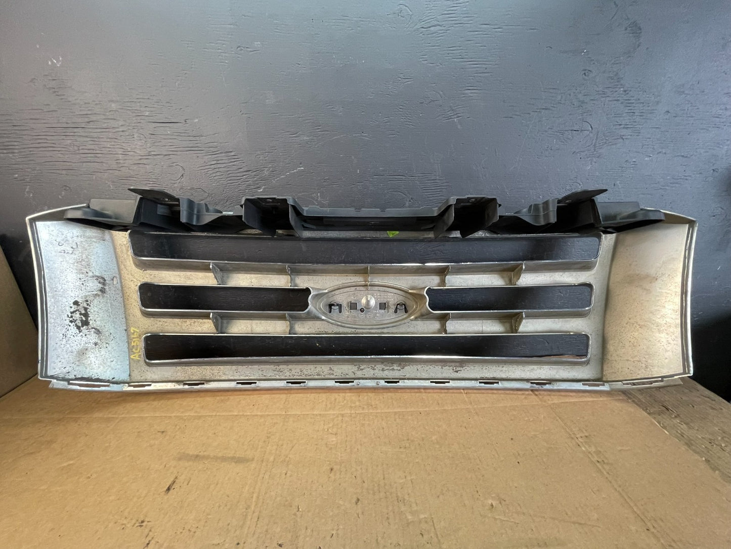 2007 to 2014 Ford Expedition Front Upper Chrome Grill Grille ac5167 DG3