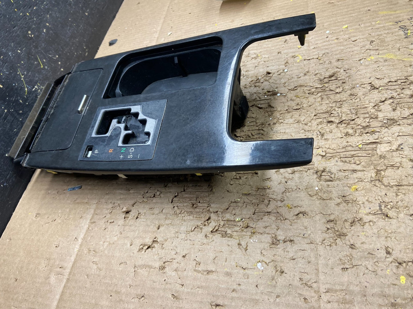 2006 2011 Lexus GS300 Center Console Shifter Bezel Cup Holder Trim OEM V7678 DG3