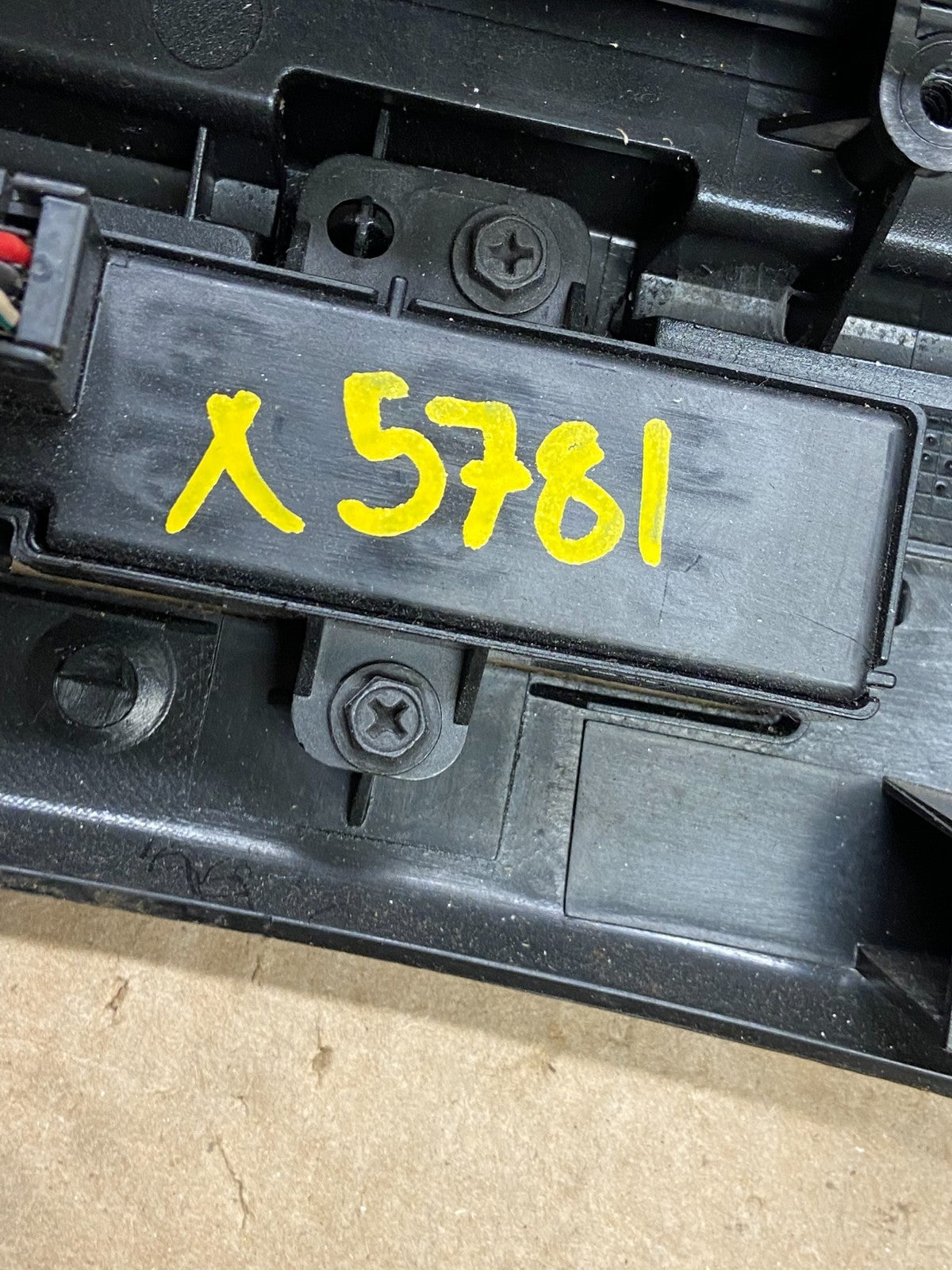 2008 to 2012 Jeep Liberty Dash Climate Temperature Control Radio Bezel X5781 DG7