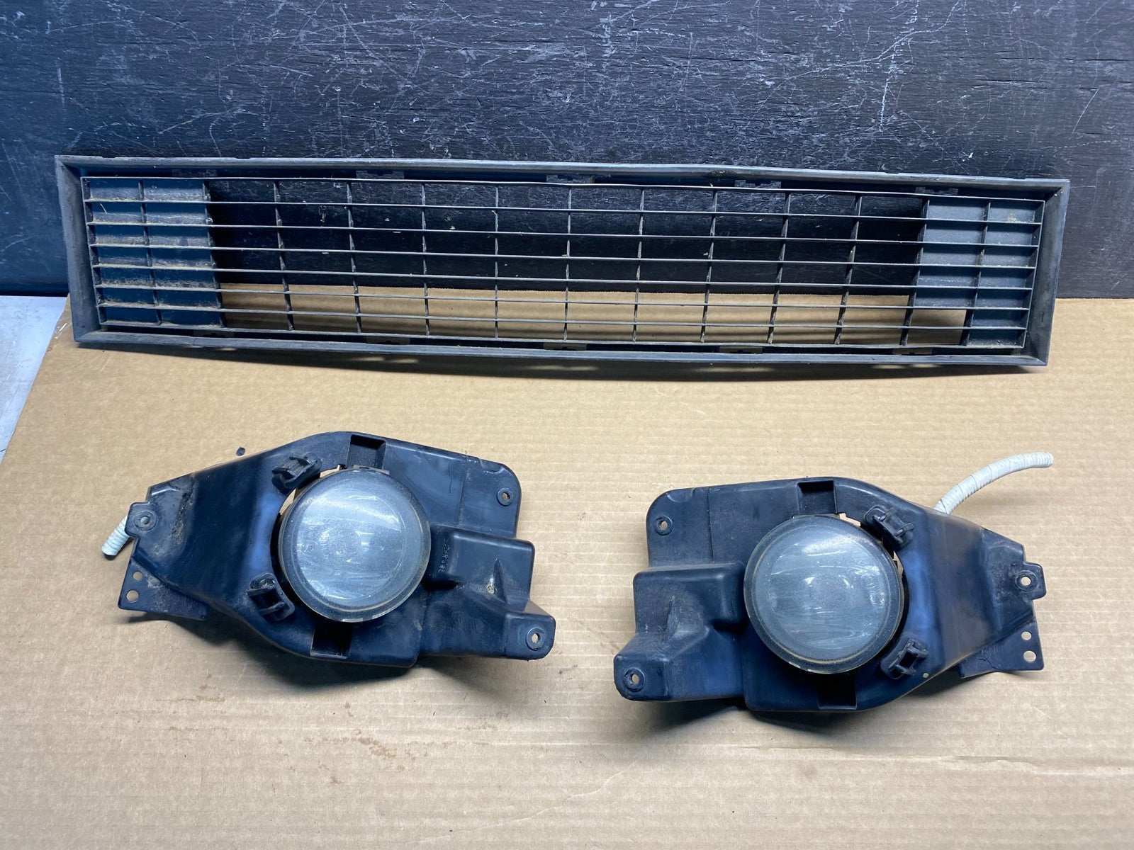 2011 - 2015 Ford Explorer Front Left+Right Fog Light Lower Grille AF7508 DG0