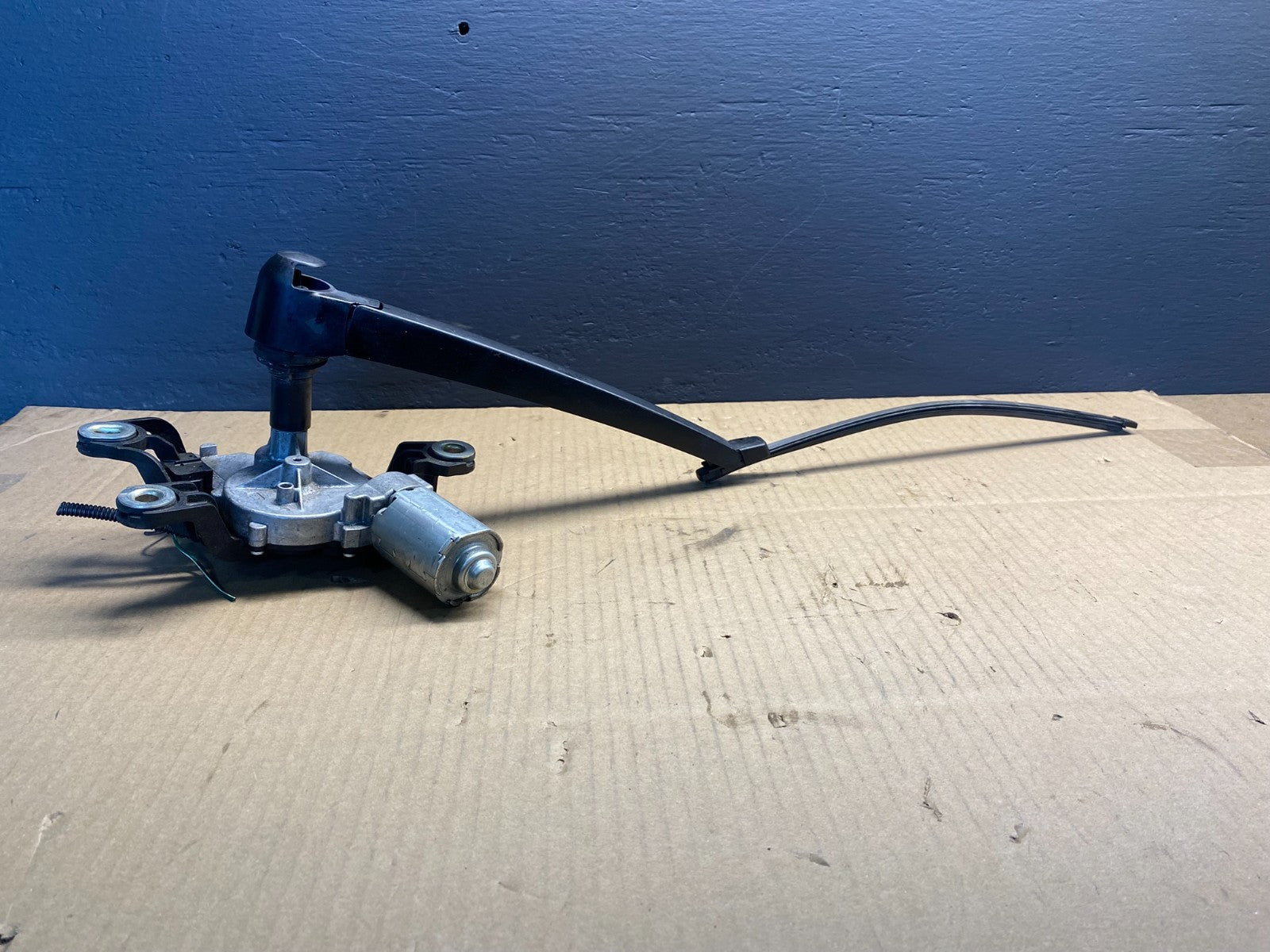 2011 to 2013 Volkswagen Jetta Rear Windshield Wiper Motor OEM ab4174 DG1