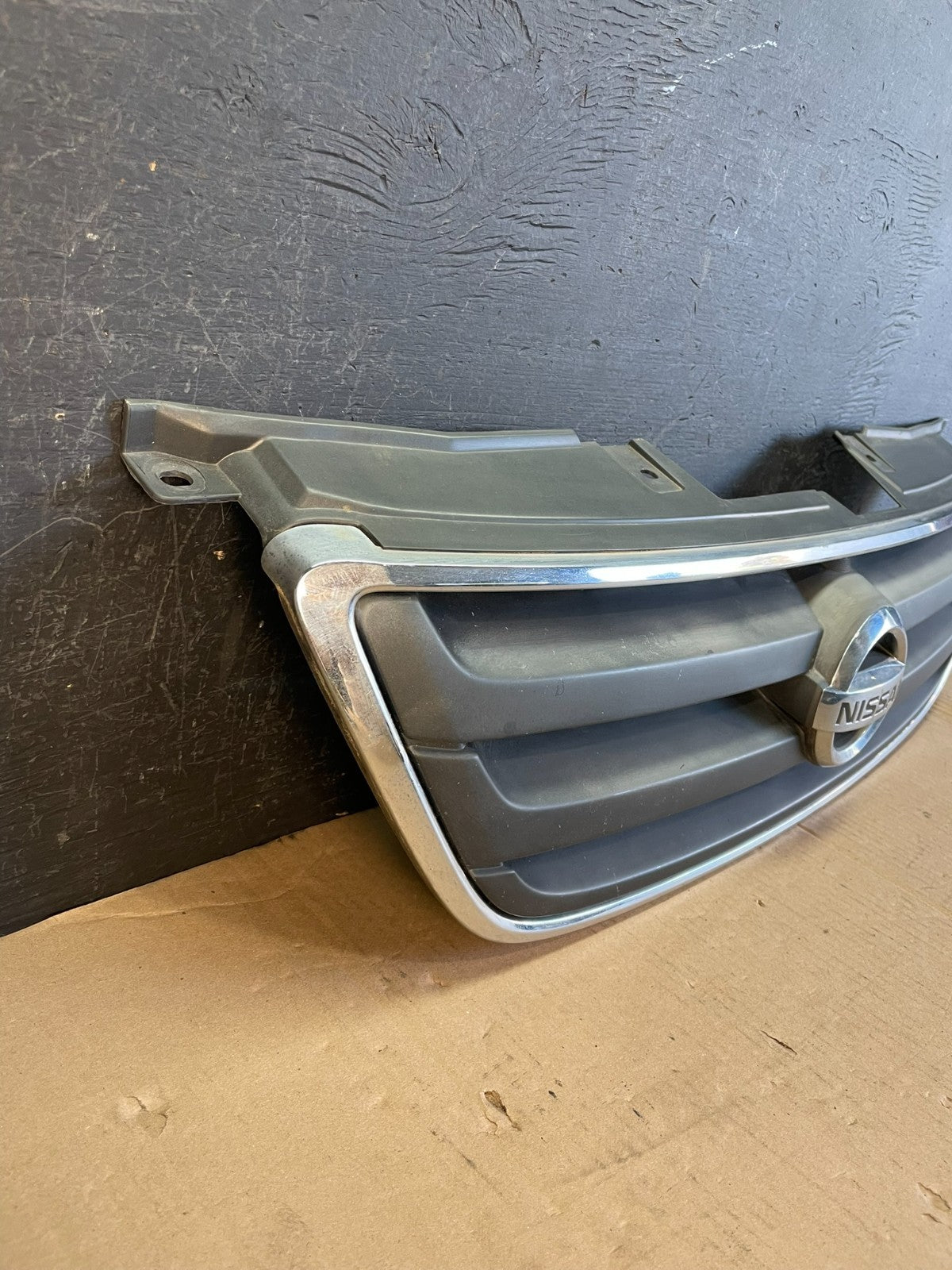 2002 2003 2004 Nissan Altima Front Upper Grill Grille AD8504 DG2