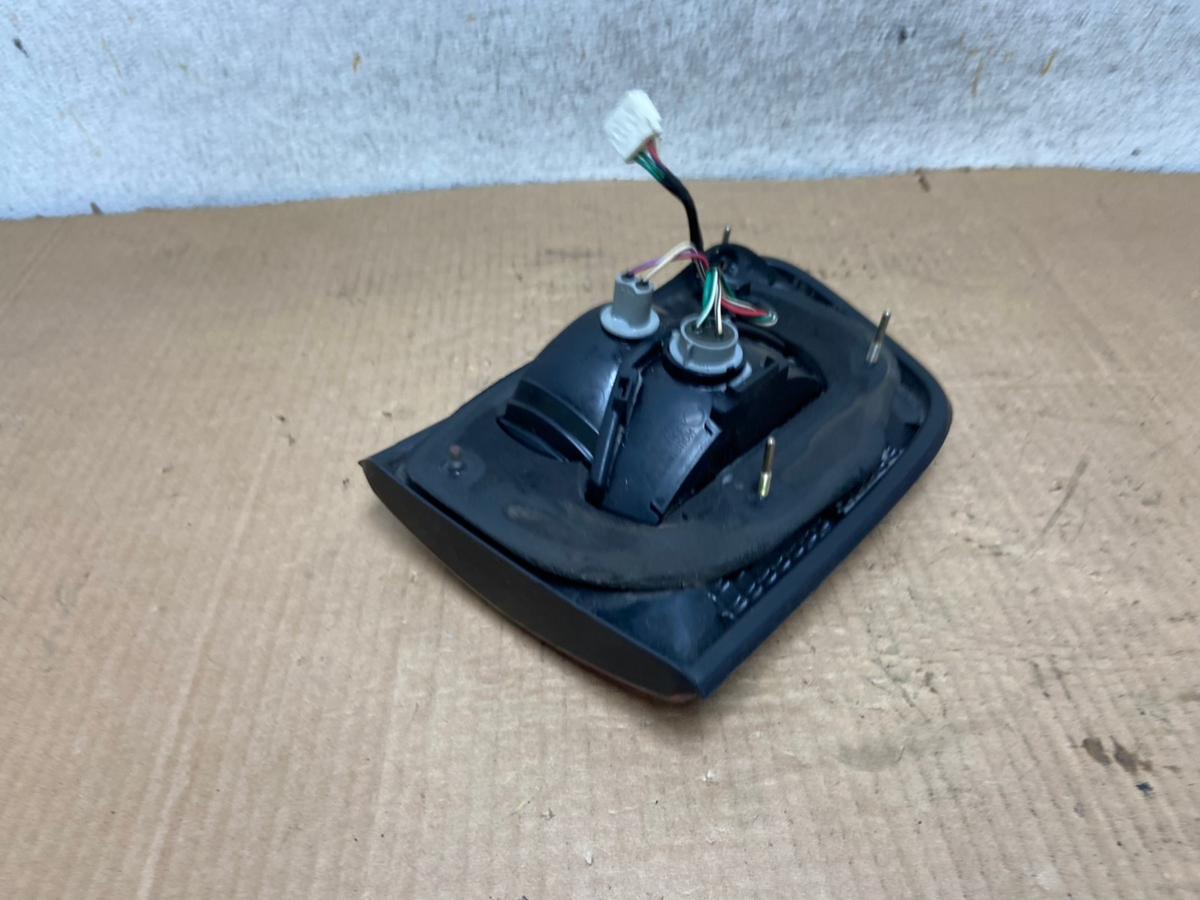 2001 2002 2003 Toyota Sienna Left Driver Lh Side Inner Tail Light AI7907 LK3