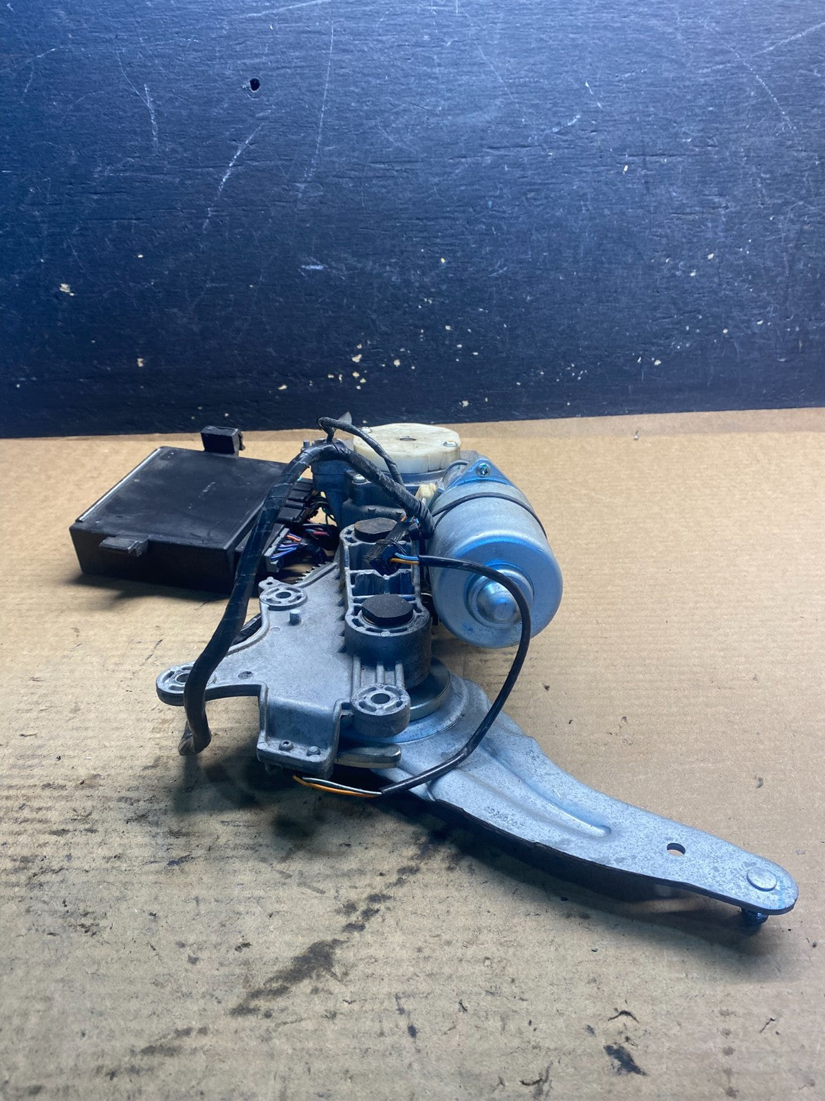 2009 to 2016 GMC Acadia Rear Trunk Liftgate Power Motor Actuator OEM AA0738 DG3