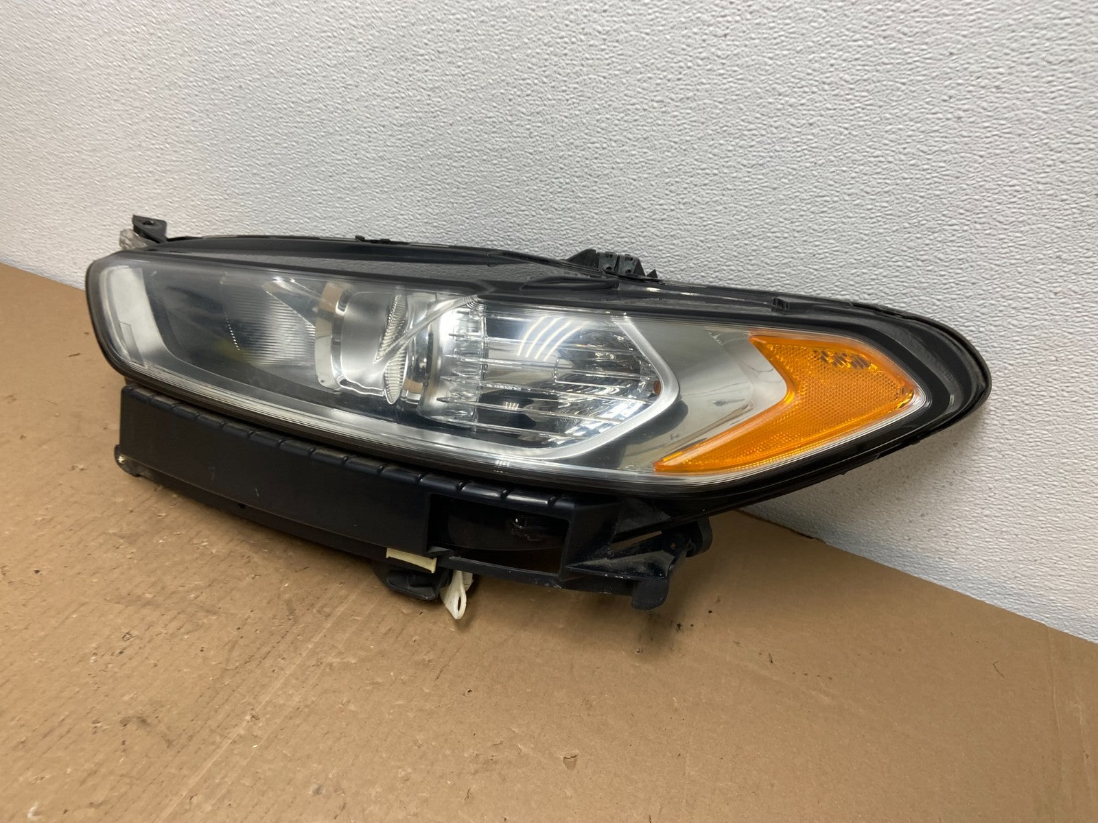 2013 to 2016 Ford Fusion Left Driver Lh Side Headlight Oem AB6516 DW1