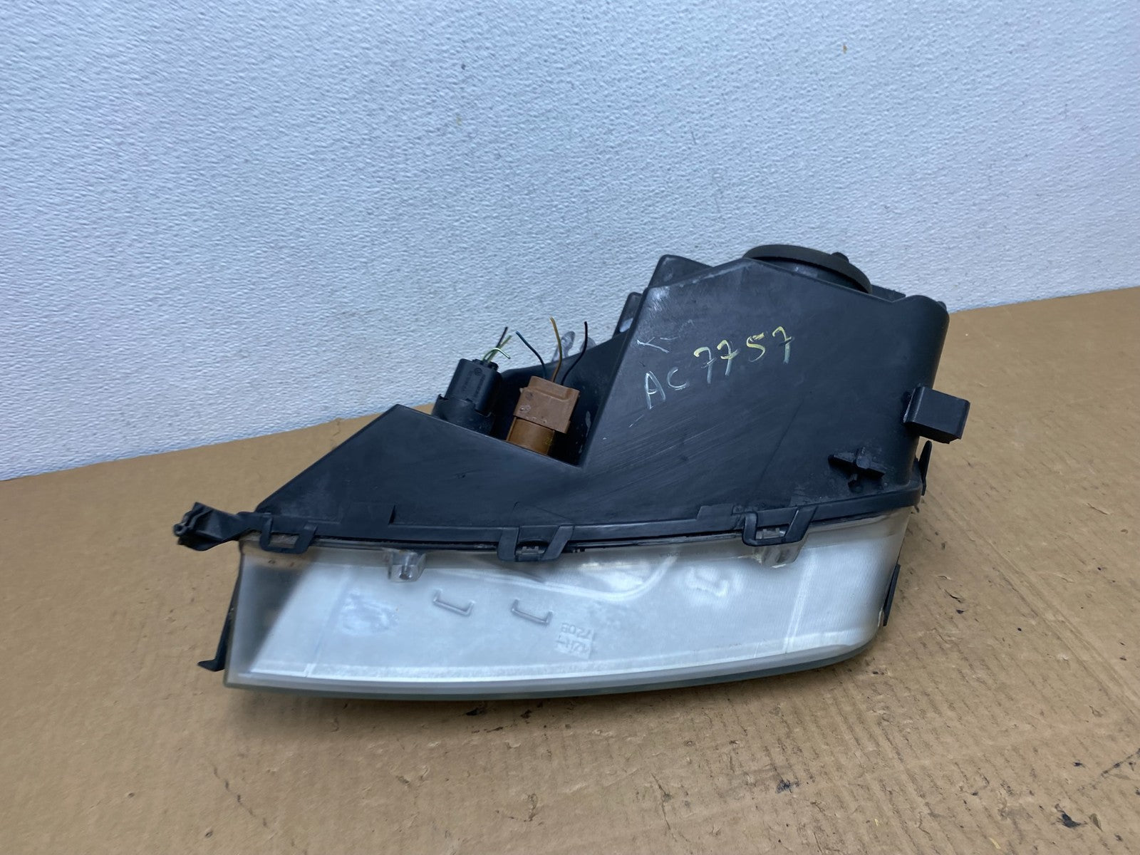 2005-2007 Ford Focus Right Passenger RH Side Headlight Halogen AC7757 DW7