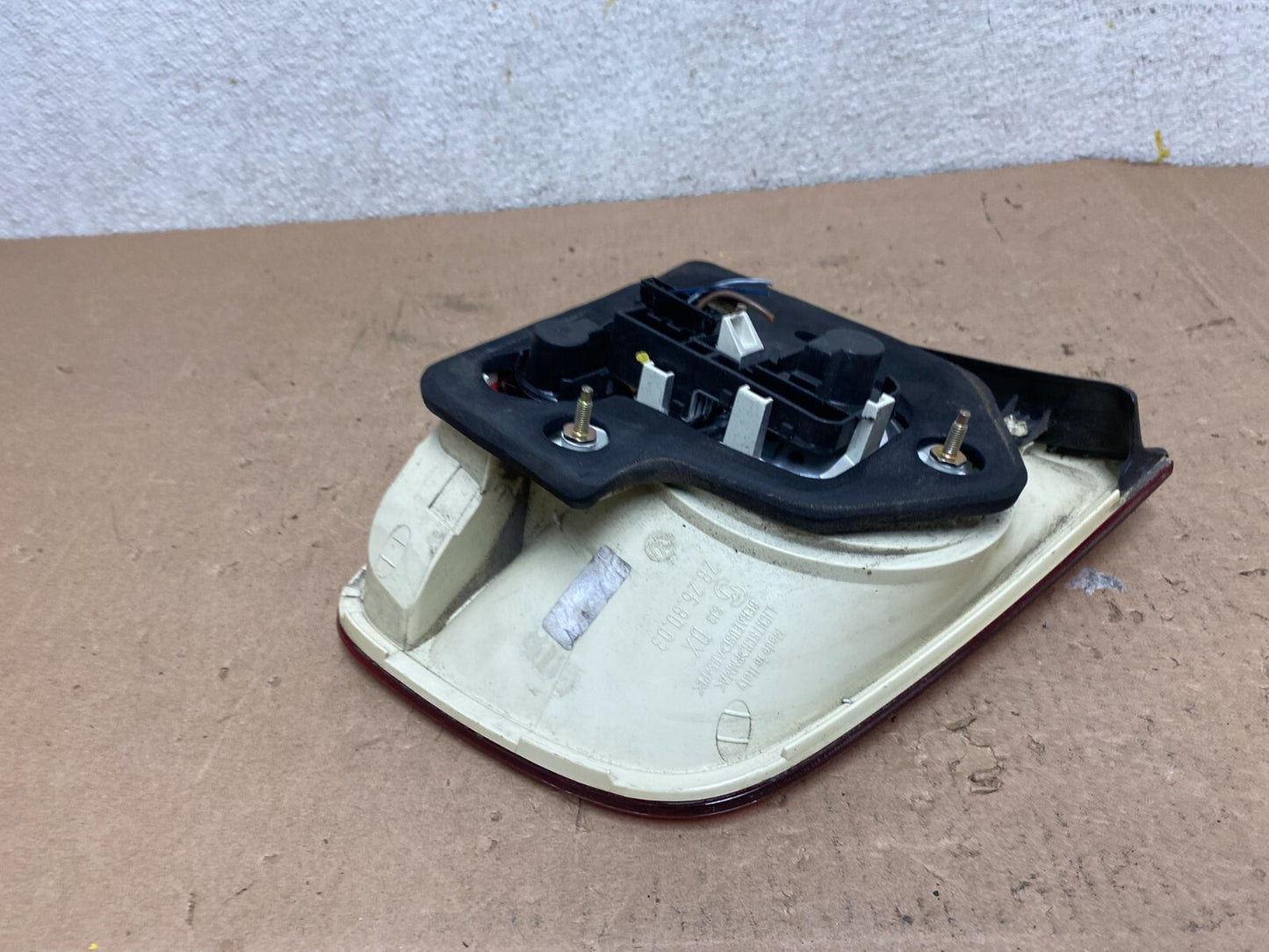 2004-2007 Volkswagen Touareg Right Passenger Rh Inner Tail Light M2211 DW5