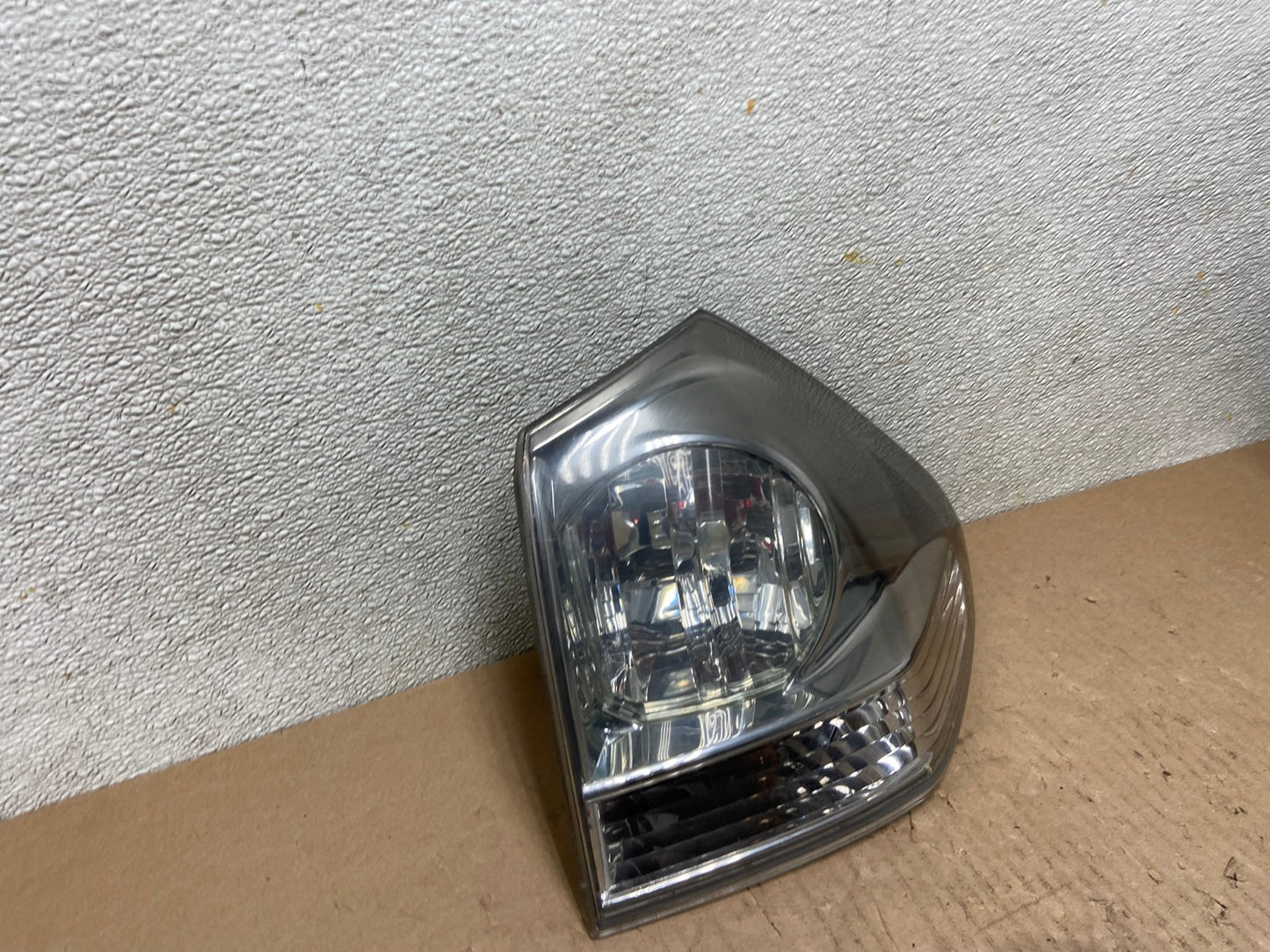 2004 to 2009 Lexus Rx350 RX330 Right Passenger Tail Light OEM AB6065 LK2
