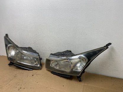 2011 to 2015 Chevrolet Cruze Halogen Left+Right Set Headlights AF4978 DW1