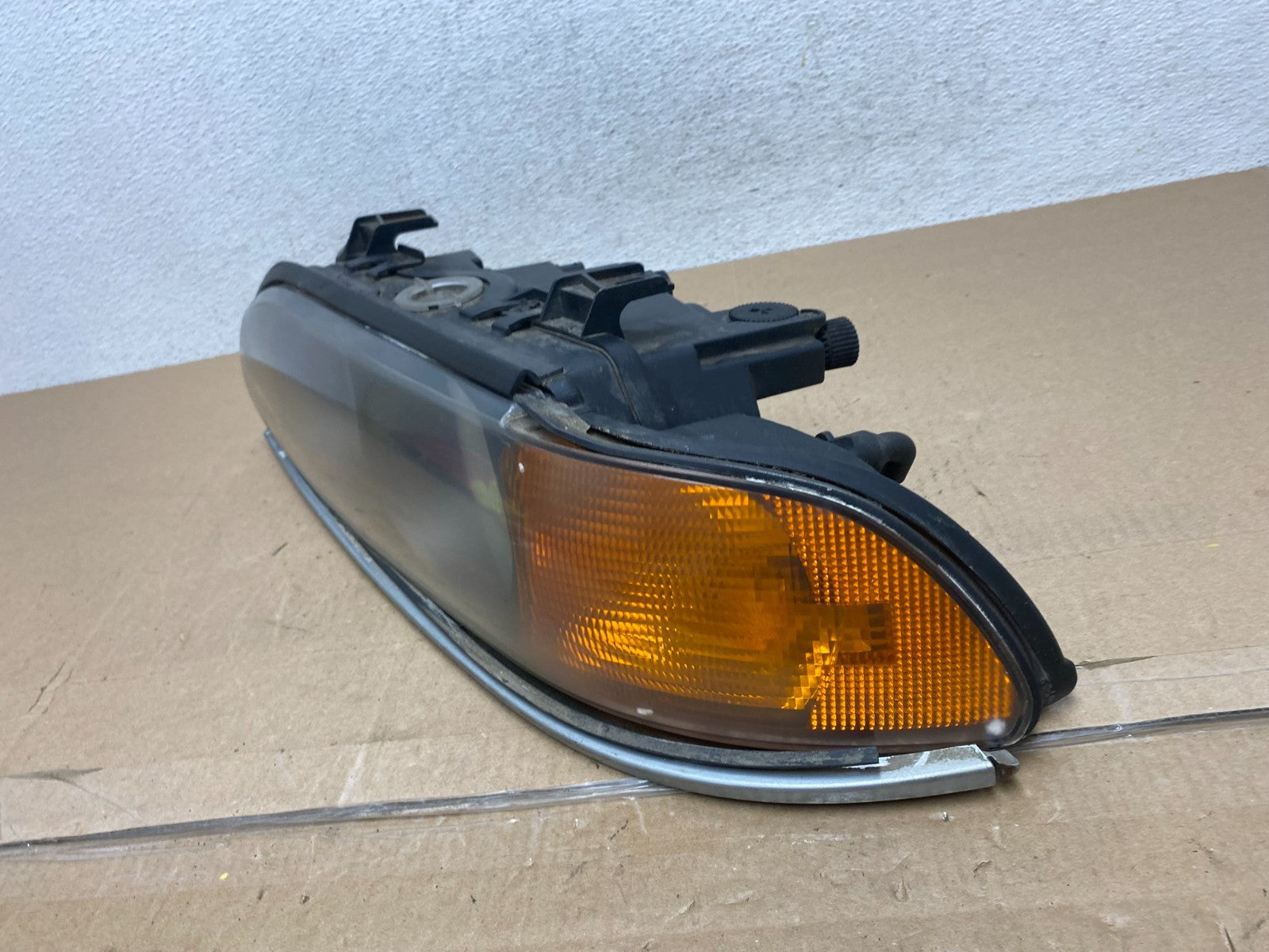 1997 - 2000 BMW E39 5 Series Headlight Left Driver Halogen AE6755 DW1