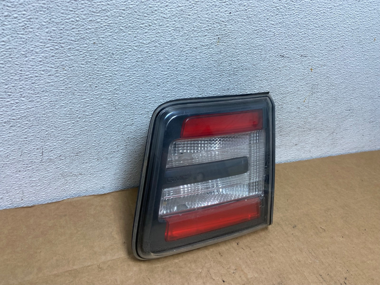 2013 to 2016 GMC Acadia Right Passenger RH Side Inner Tail Light AD4534 LK2