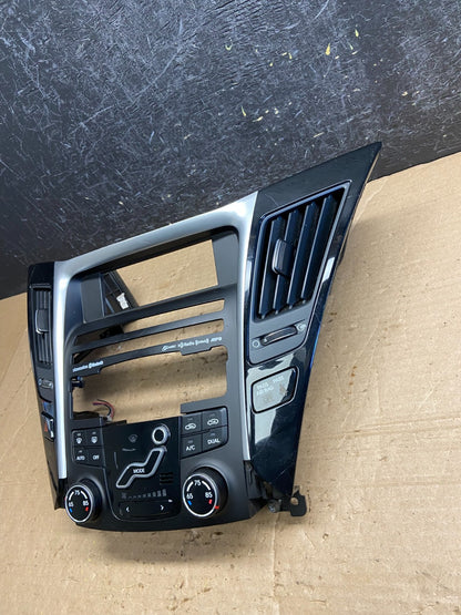2011 - 2014 Hyundai Sonata Center Radio Climate Control Air Vent Bezel AF2216 DG2