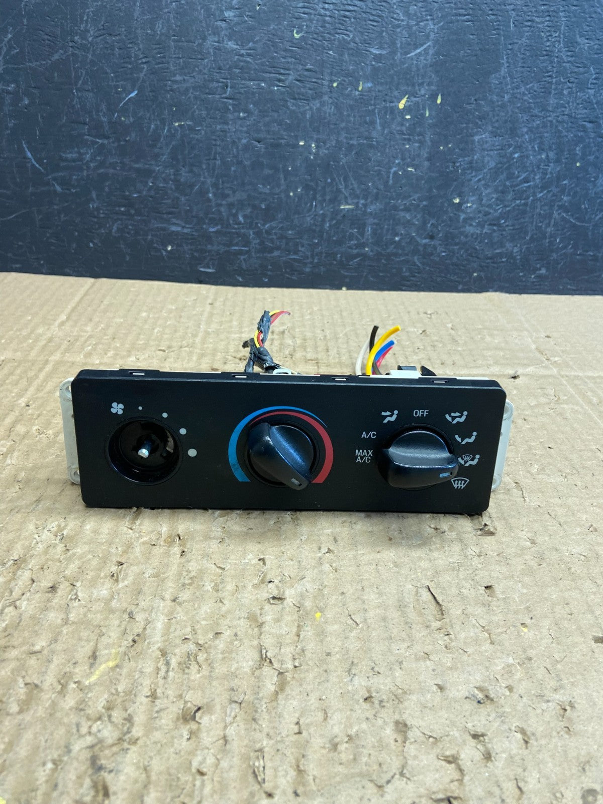 1999 to 2004 Ford F250 F350 Super Duty Heater A/C Climate Control AD1992 DG0