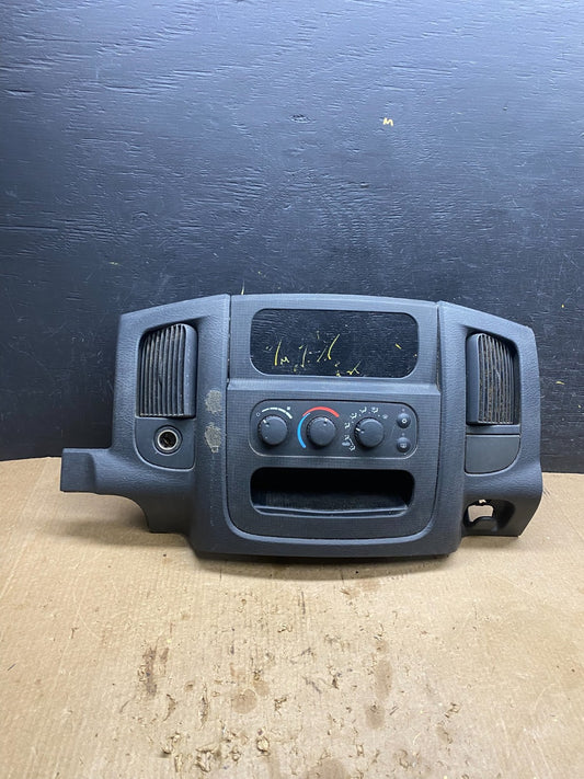 2002 to 2005 Dodge Ram Radio Climate Control Dash Air Vent Bezel Trim Z7188 DG0