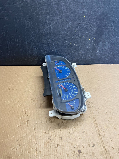 2001 2003 Toyota Sienna Speedometer Cluster Gauge AE4160 DG2