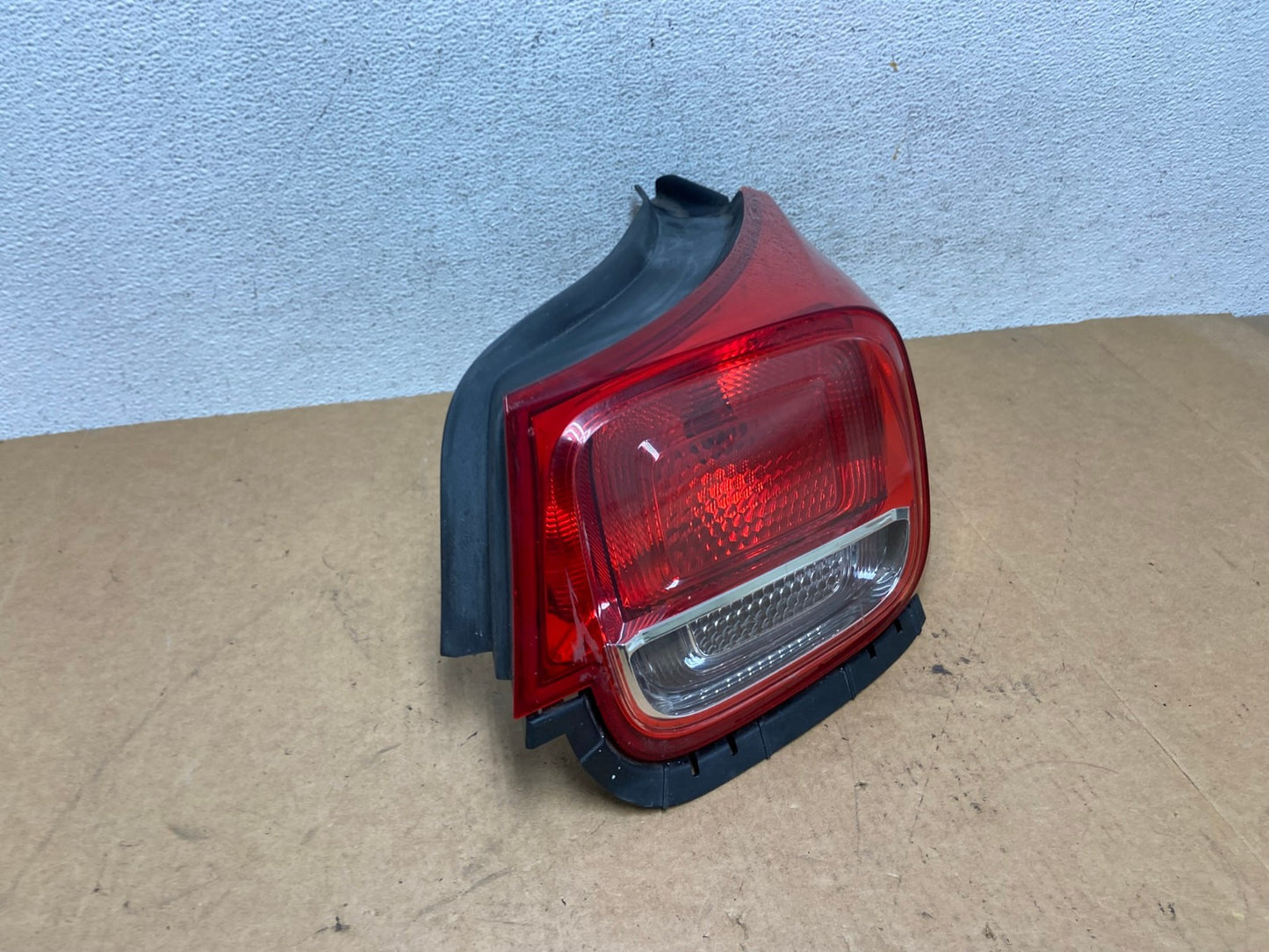 No Led Trim 2013-2015 Chevrolet Malibu Right Passenger Side Tail Light AE3203 LK2