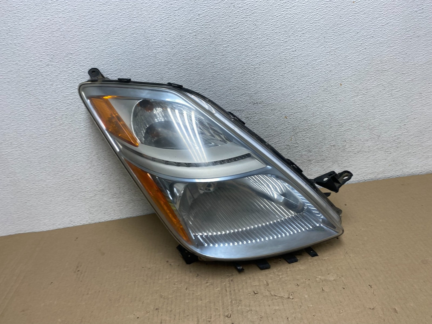 2006 - 2009 Toyota Prius Right Passenger Rh Side Headlight Halogen AE9697 DW0
