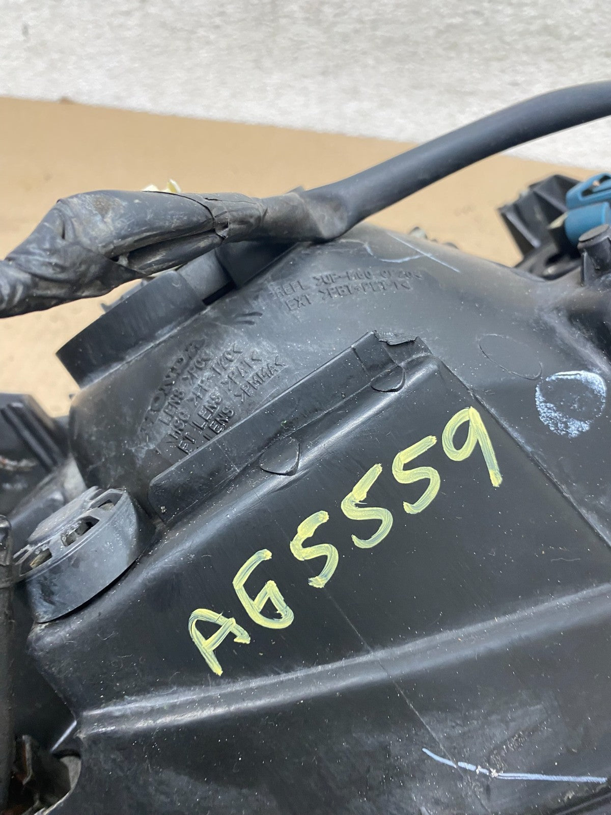 2001 to 2003 Acura MDX Left Driver LH Halogen Headlight AG5559 DW9