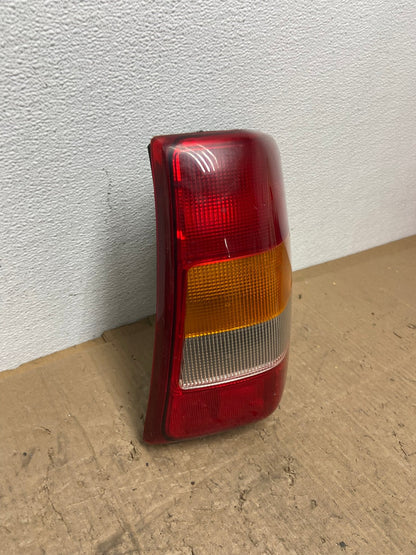 1999-2004 Jeep Grand Cherokee WJ Right Passenger Rh Tail Light TYC AC0224 LK2