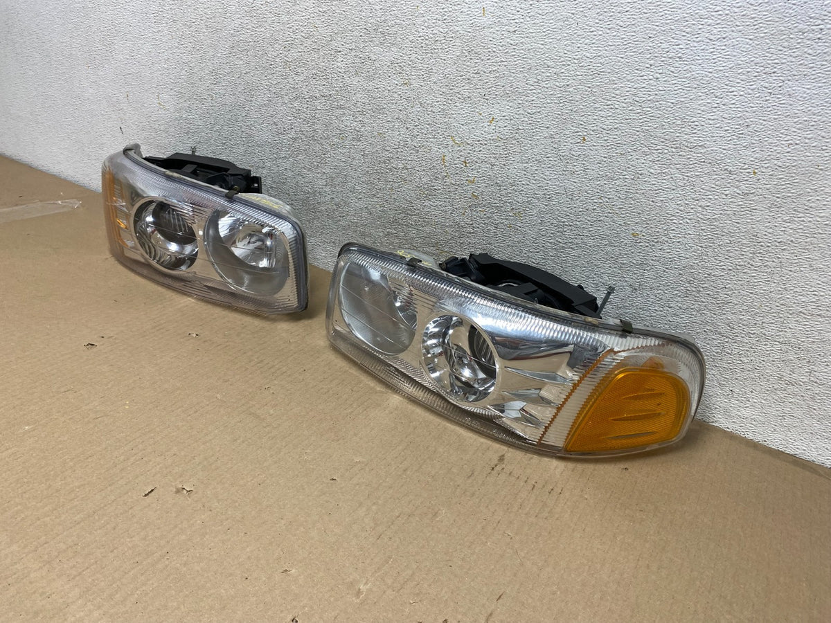 1999- 2006 GMC Sierra Left+Right Set Projector Headlights AH4356 DG2