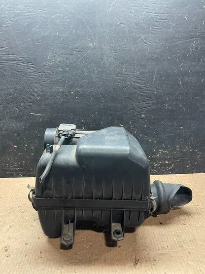 2001-2004 Toyota Sequoia Tundra 4.7L V8 Air Cleaner Intake Filter Box Z3354 DG1