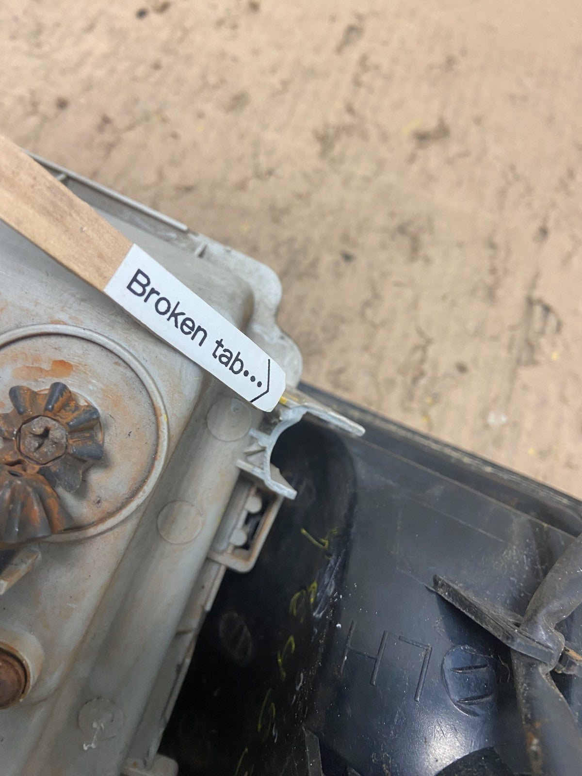 1998 to 2002 Kia Sportage Left Driver LH Halogen Headlight OEM Y4855 DG6