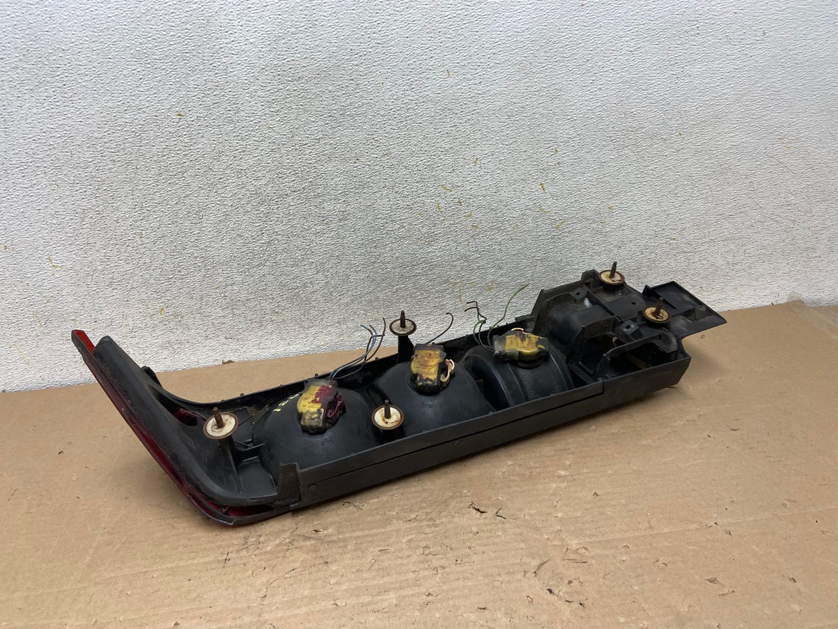 1982 to 1992 Chevrolet Camaro Left Driver LH Side Tail Light AI0931 LK5