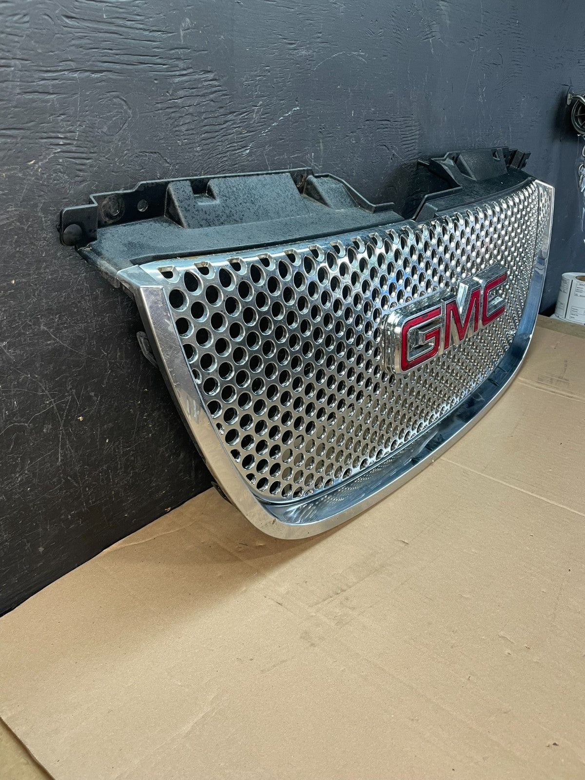 2007 to 2014 GMC Yukon Denali Front Upper Grille Grill AD8391 DG2