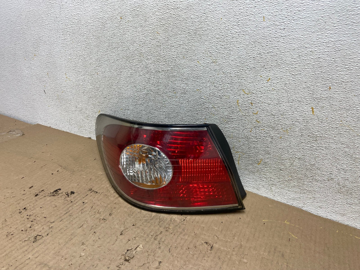 2002 to 2004 Lexus ES300 ES330 Left Driver Side Tail Light AH6027 LK2