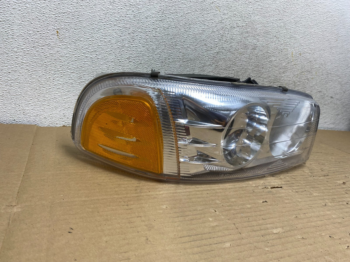1999 - 2006 GMC Sierra Right Passenger RH Halogen Headlight AH0568 DG1