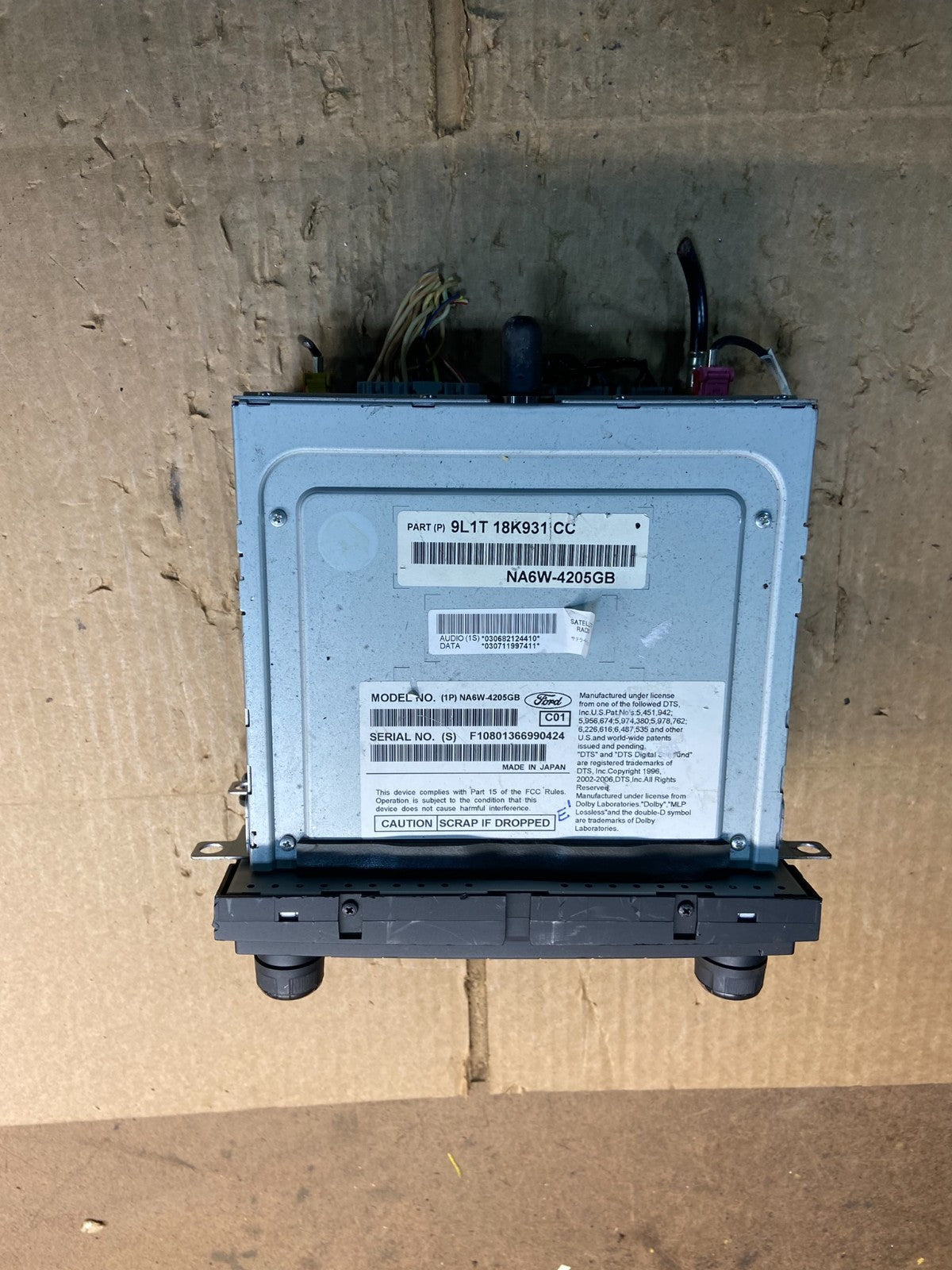 2010 - 2013 Ford Edge AM FM Radio Stereo Screen Display CD Player Oem y7530  DG3