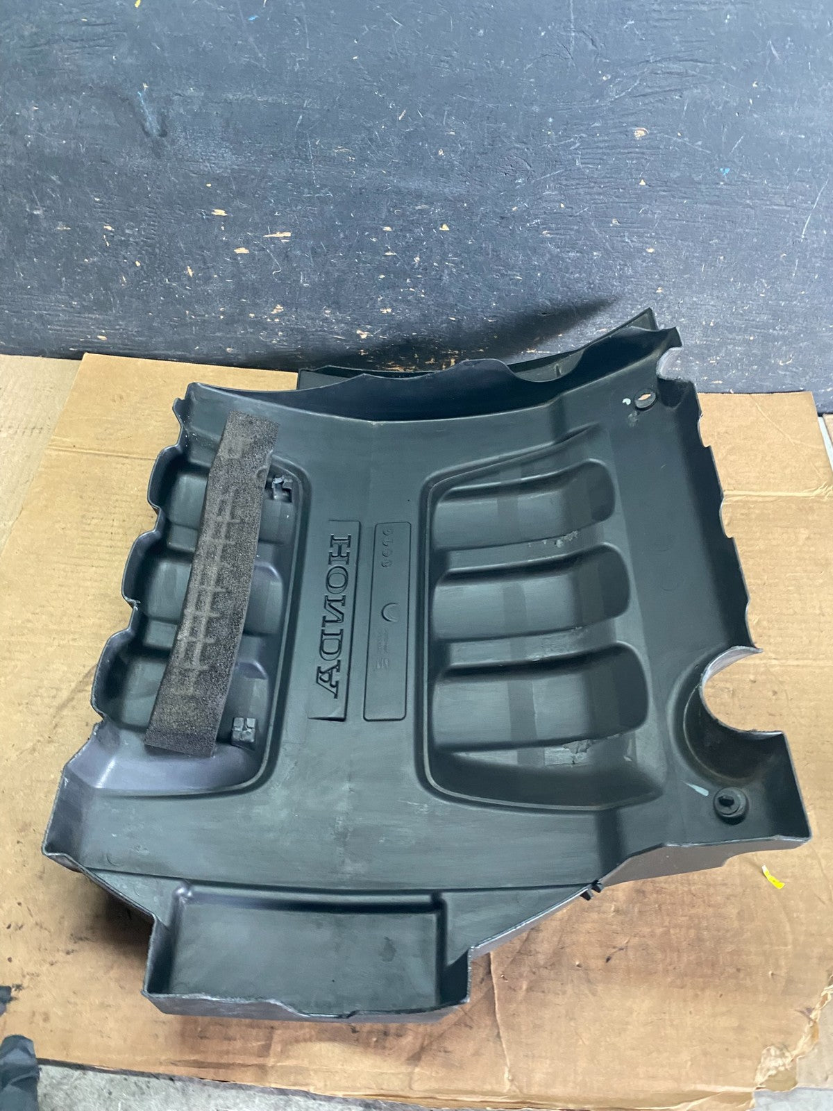 2005 to 2007 Honda Odyssey Black Engine Cover OEM Q8484 DG6