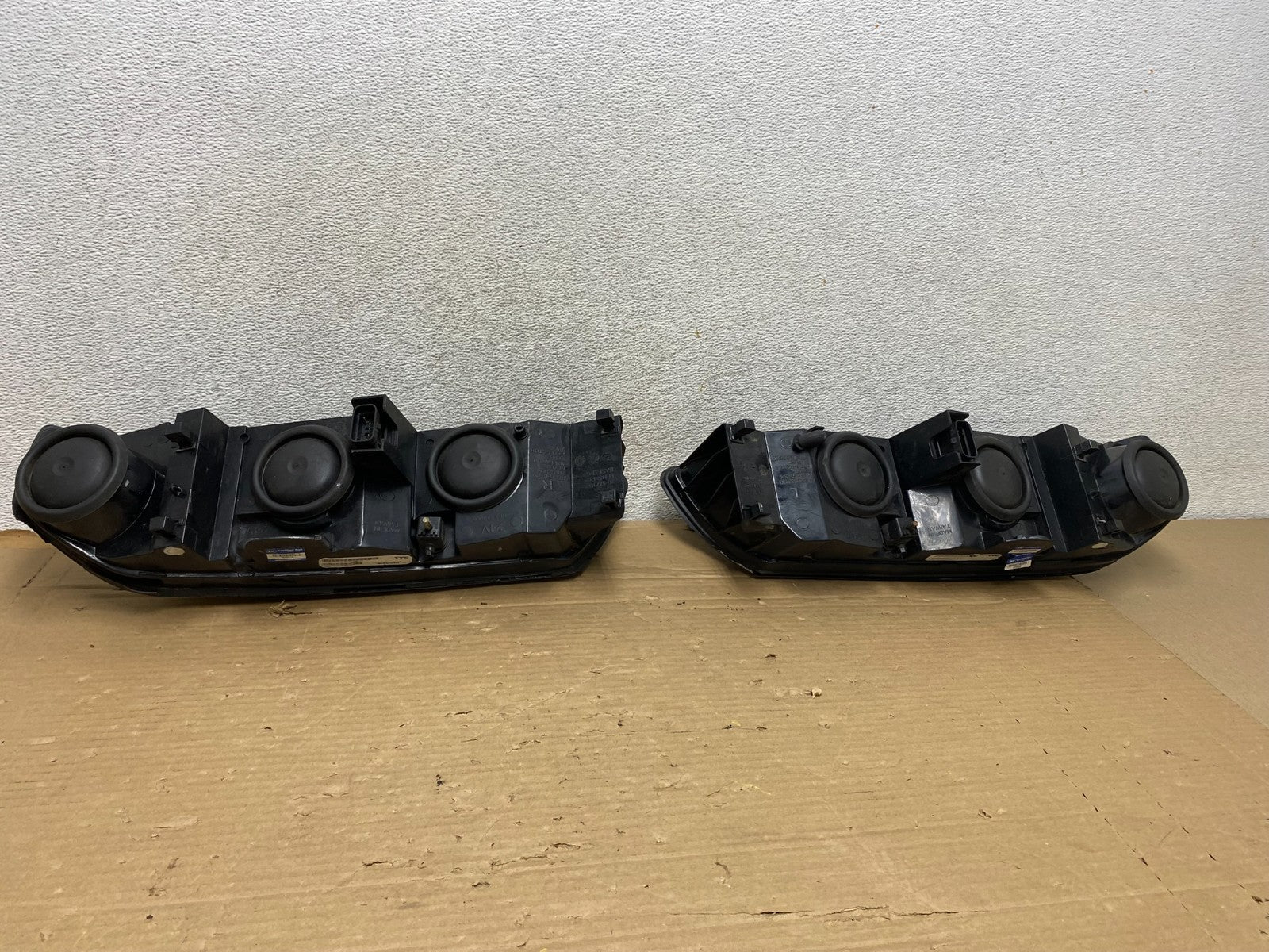 2000 to 2005 Chevrolet Impala Left+Right Set Headlights Halogen AG8210 DW5