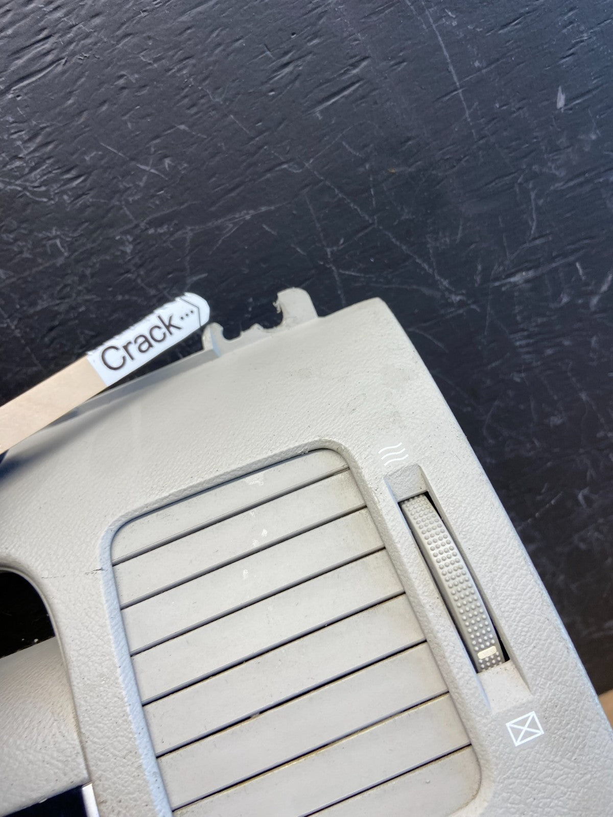 2006 to 2011 Hyundai Azera Radio Climate Control Trim Panel Bezel AG8780 DG5