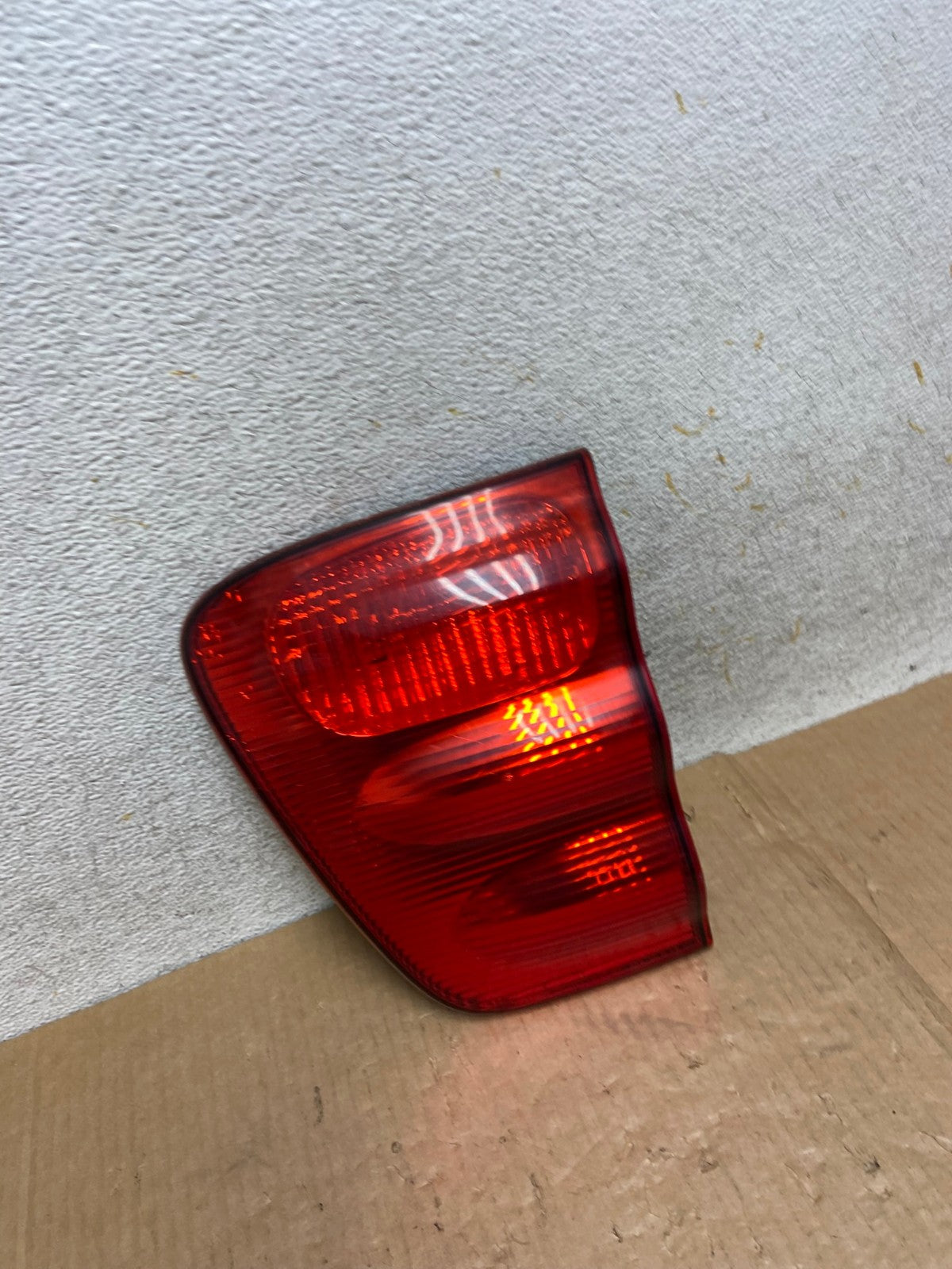 2001- 2004 Toyota Sequoia Right Passenger RH Side Tail light Inner AI5907 LK2