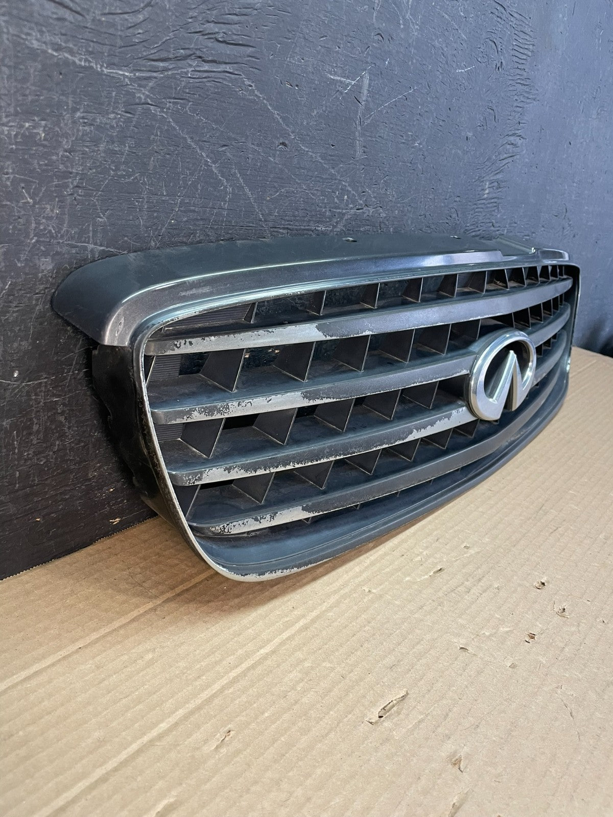 2002 2003 2004 Infiniti Q45 Front Grille Grill AE8741 DG2