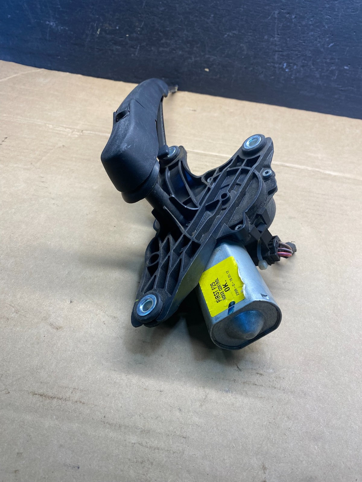 2011 to 2017 BMW X3 Rear Windshield Wiper Motor AD3523 DG4