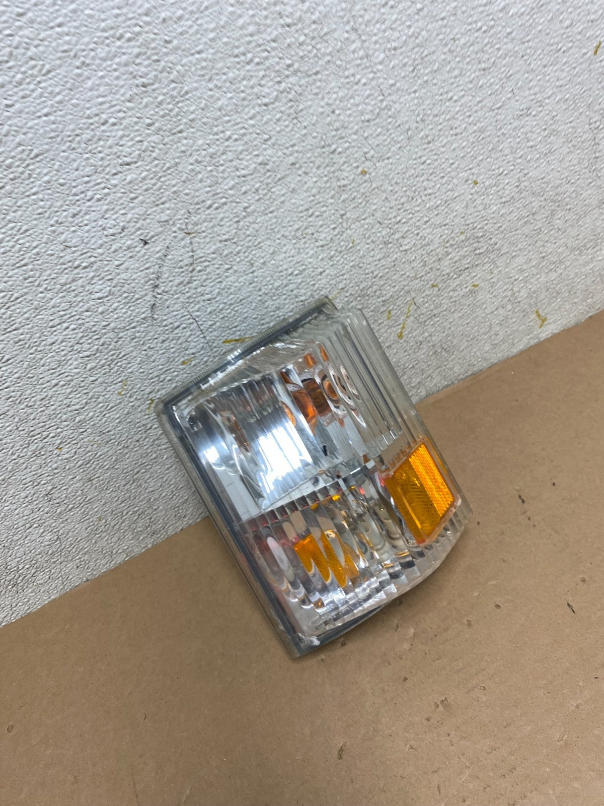 Navistar International NOS Front LH Parking Lamp Turn Signal Light Lens O7598 PS2