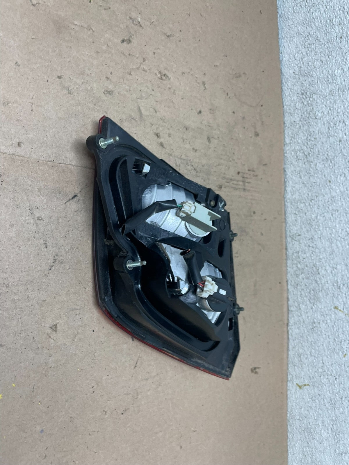 2002-2004 Infiniti i35 Inner Right Passenger Rh Side Tail Light Q4507 DW6