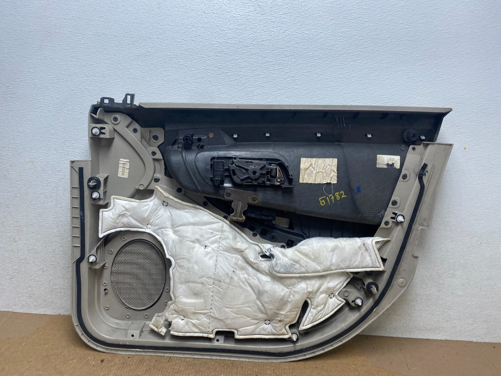 2013 to 2019 Ford Taurus Front Left Side Interior Door Panel G17826