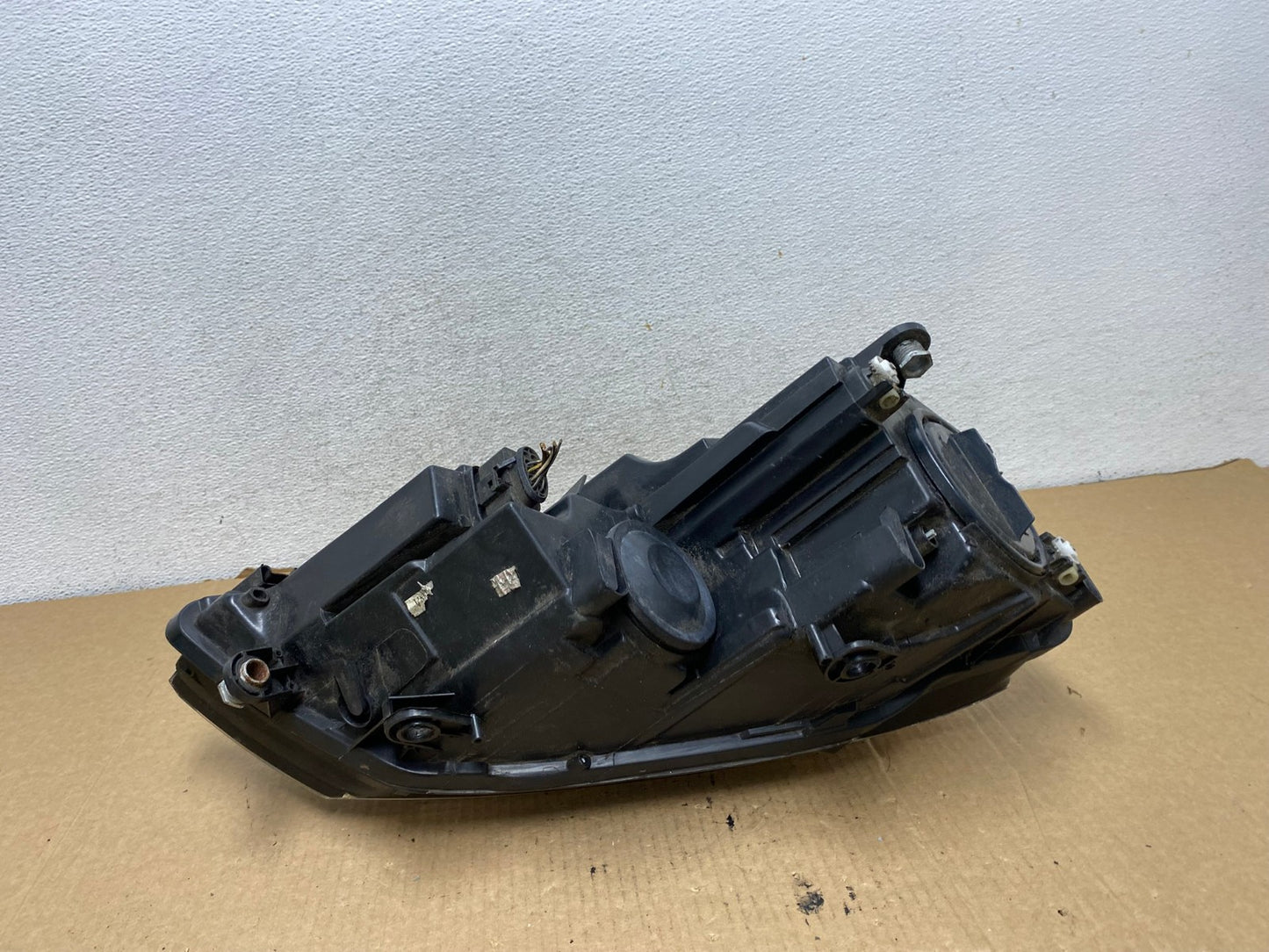 2011 to 2014 Volkswagen Jetta Left Driver LH Headlight Halogen AG2031 LK5