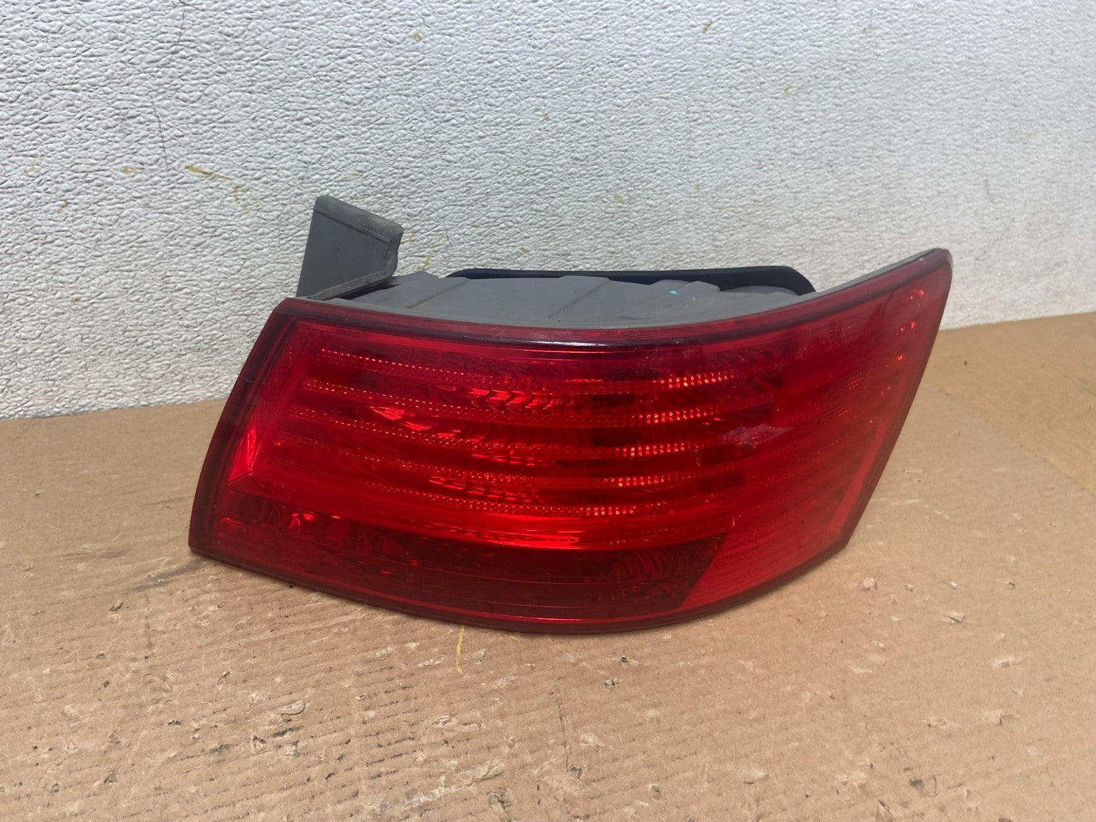 2009 to 2010 Hyundai Sonata Right Passenger Side Tail Light Oem R0783 DW0