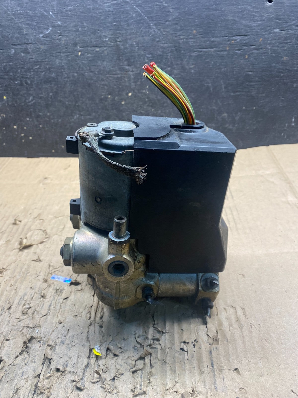 1986 - 1991 Mercedes 300SEL 300SE ABS Anti Lock Brake Pump Module w3968 DG3