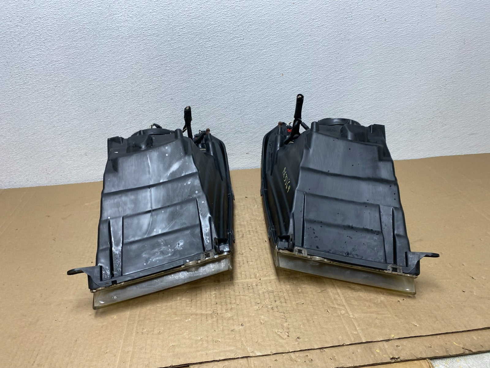 2009 to 2012 Ram 1500 2500 Left+Right Halogen Headlights AC3869 DW10