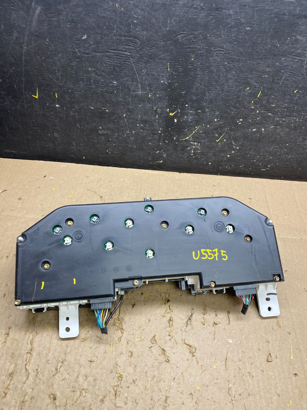 2004 to 2005 Ford Explorer Speedometer Cluster Gauge U5575 DG5