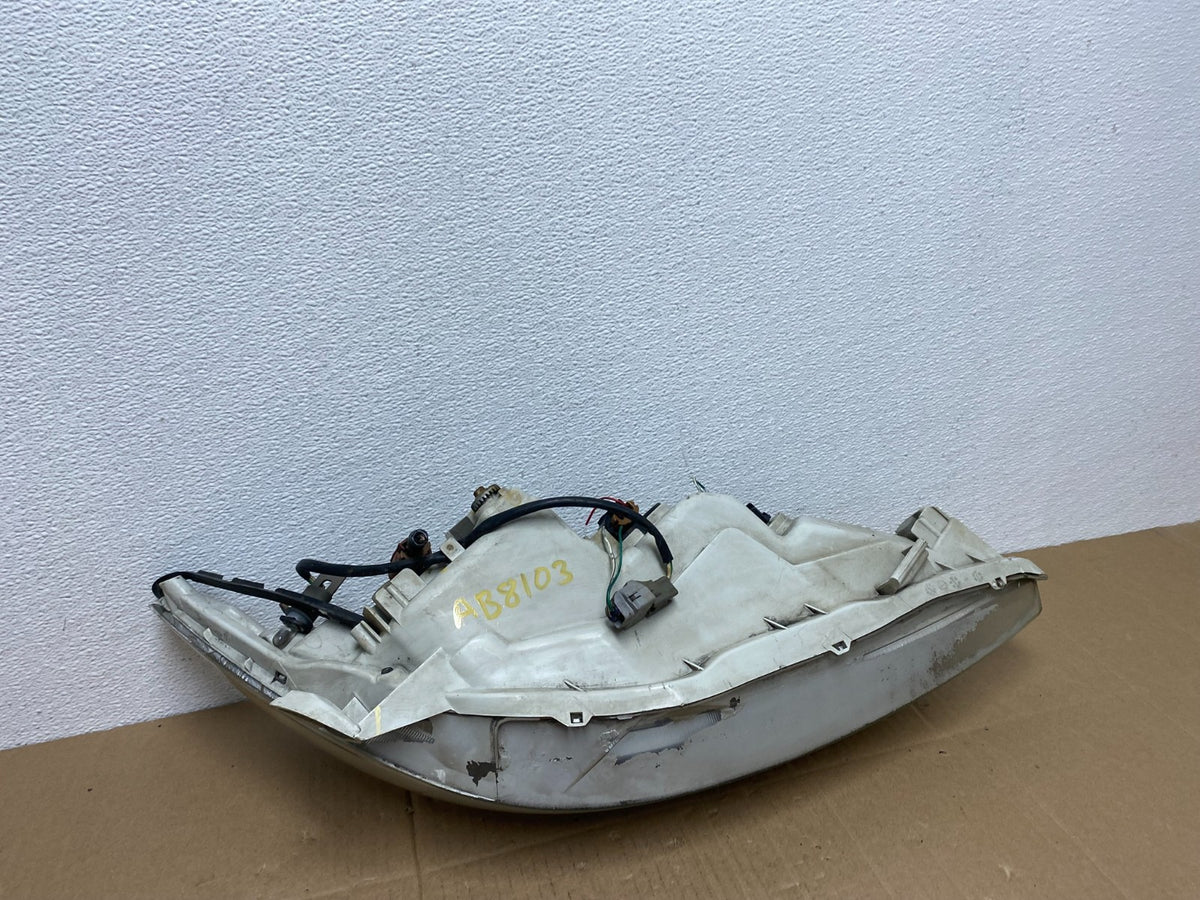 2005 to 2006 Toyota Camry Left Driver LH Halogen Headlight AB8103 DW7