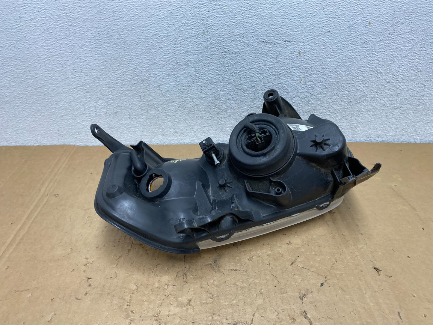 2001 2002 2003 2004 Mazda Tribute Right Passenger Rh Headlight AD3746 DW4