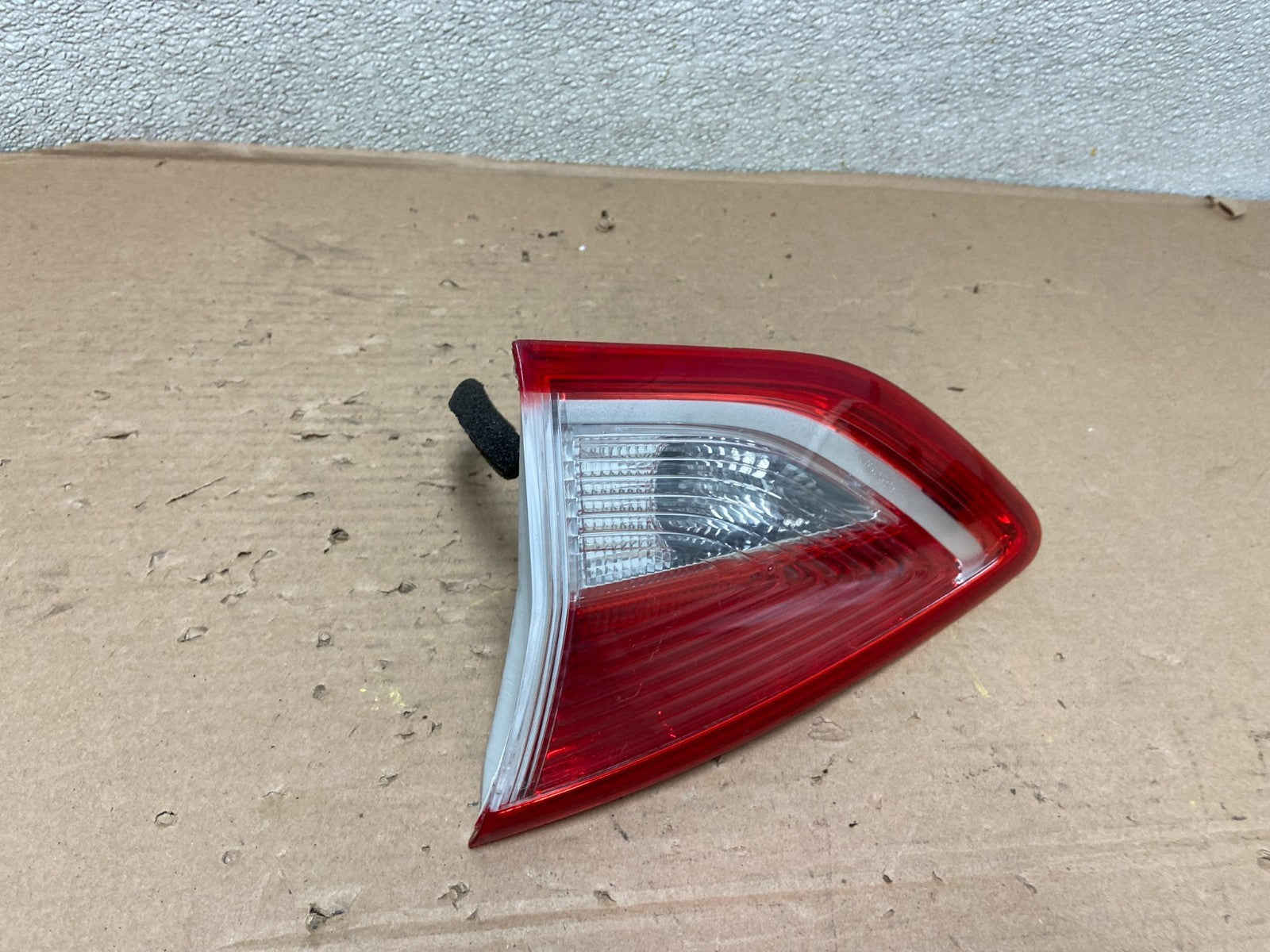 2013 to 2016 Ford Escape Right Passenger RH Side Inner Tail Light OEM AB0072 LK2