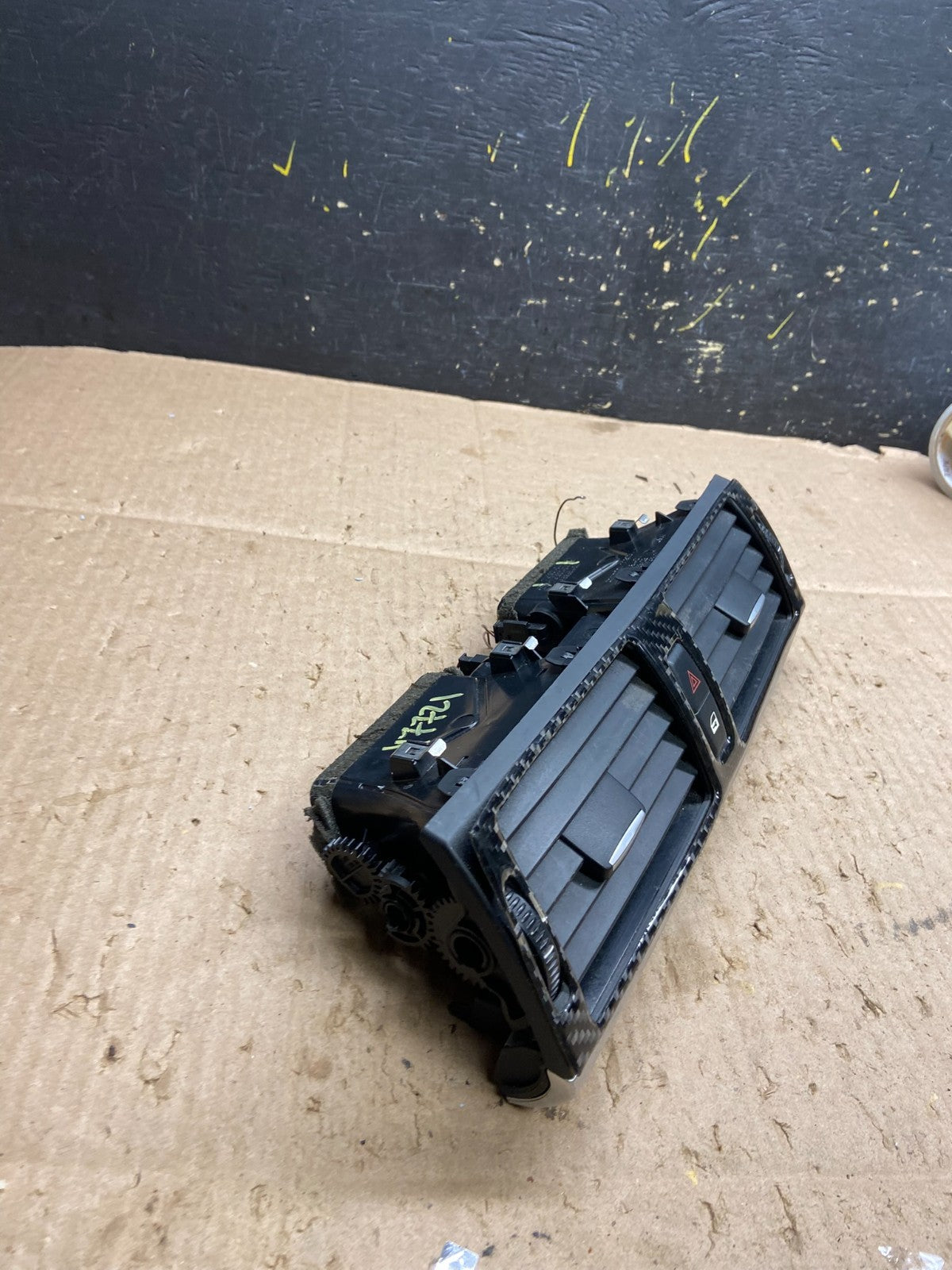 2007 to 2013 BMW X5 X6 Center Console Dash Air Vent OEM Y7721 DG1